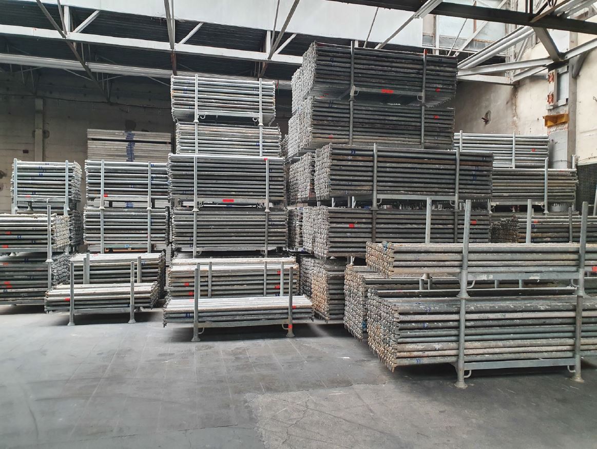 Echafaudage multidirectionnel Layher: 720m² garde-corps définitif