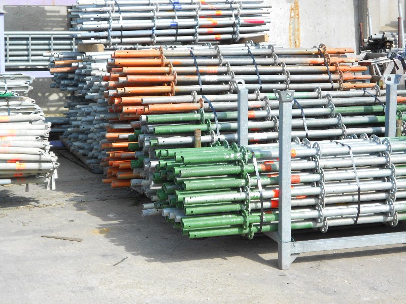 Echafaudage multidirectionnel Layher: 2.000m² garde-corps définitif