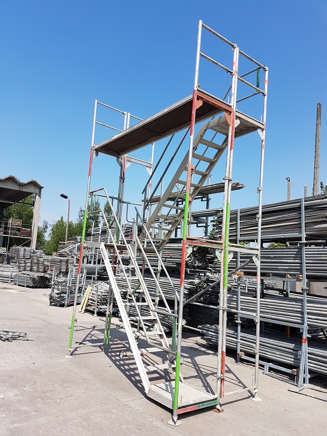 Tour d’escaliers d’occasion 10m Layher