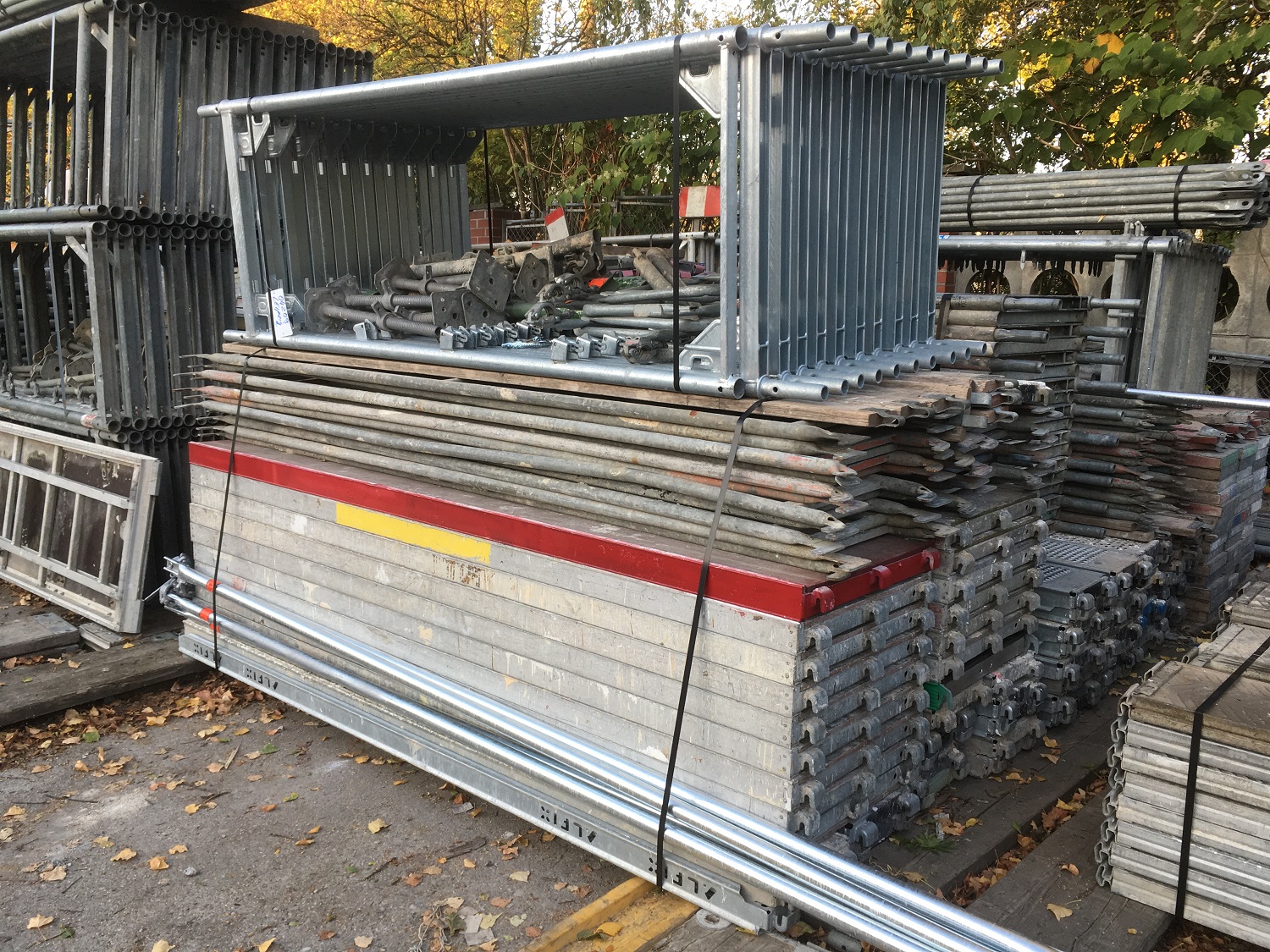 Lot 100m² échafaudage de façade Layher d’occasion