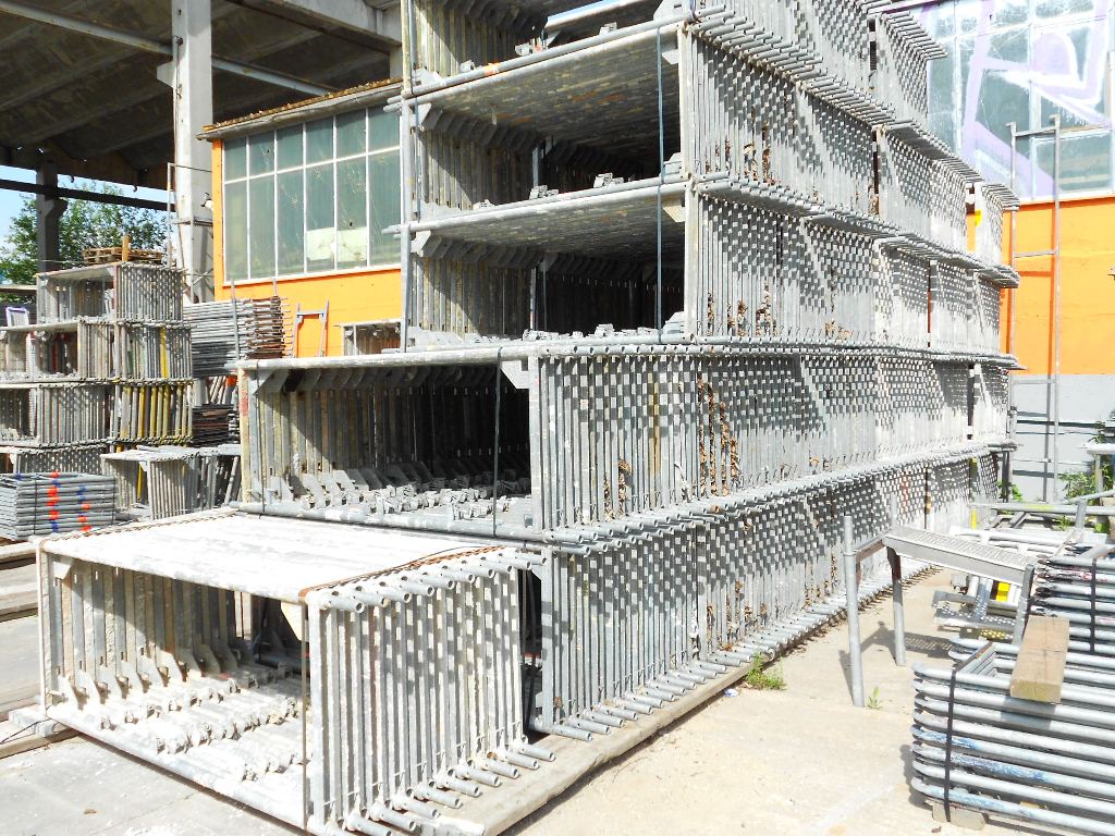 Echafaudage occasion peintre à vendre: 1000m²