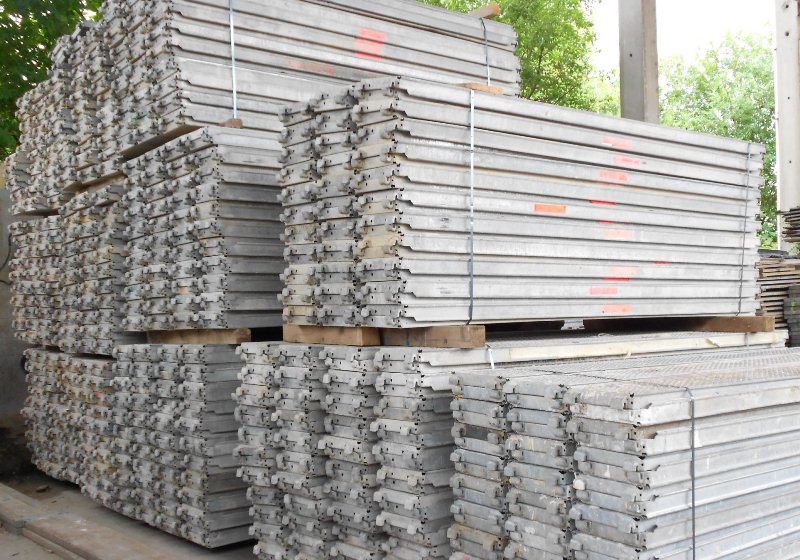 Echafaudage multidirectionnel Layher: 310m² garde-corps définitif